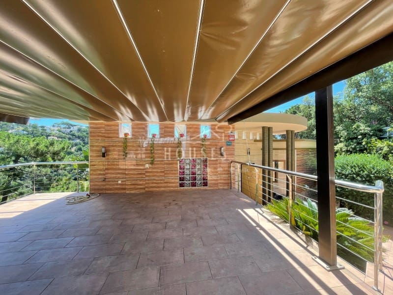 4 soveværelse Villa til salg i Lloret de Mar med swimmingpool garage - € 1.590.000 (Ref: 6913418)