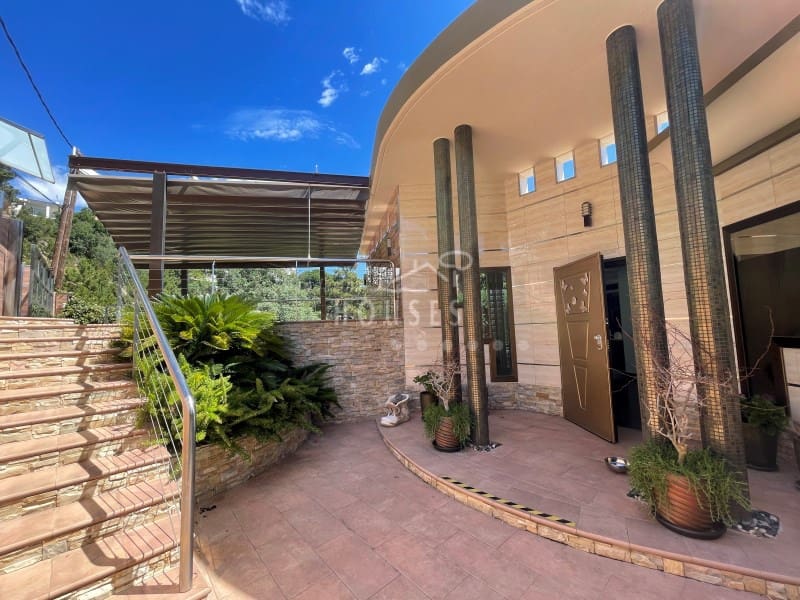 4 soveværelse Villa til salg i Lloret de Mar med swimmingpool garage - € 1.590.000 (Ref: 6913418)