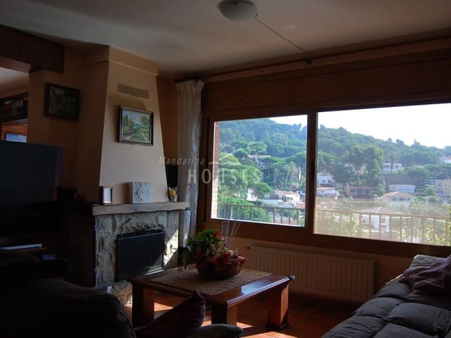 3 soverom Villa til salgs i Roca Grossa, Lloret de Mar med svømmebasseng garasje - € 450 000 (Ref: 7158513)