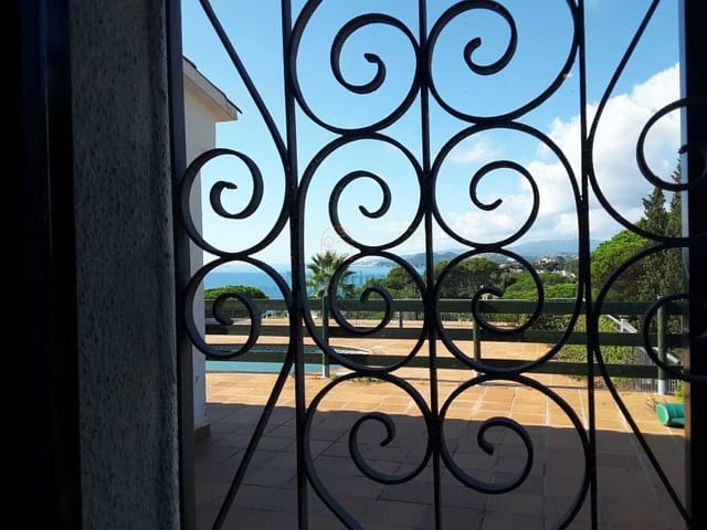 4 quarto Moradia para venda em Canyelles, Lloret de Mar com piscina garagem - 1 275 000 € (Ref: 7416081)