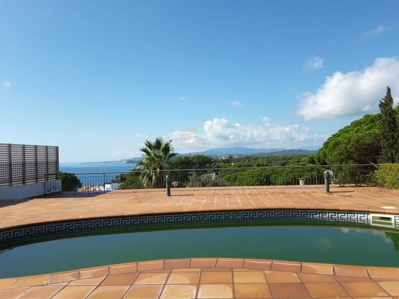 4 soveværelse Villa til salg i Lloret de Mar med swimmingpool garage - € 1.275.000 (Ref: 7416081)