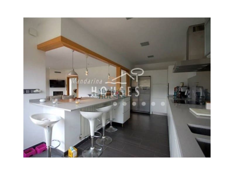 6 slaapkamer Villa te koop in Lloret de Mar met zwembad garage - € 795.000 (Ref: 7534148)