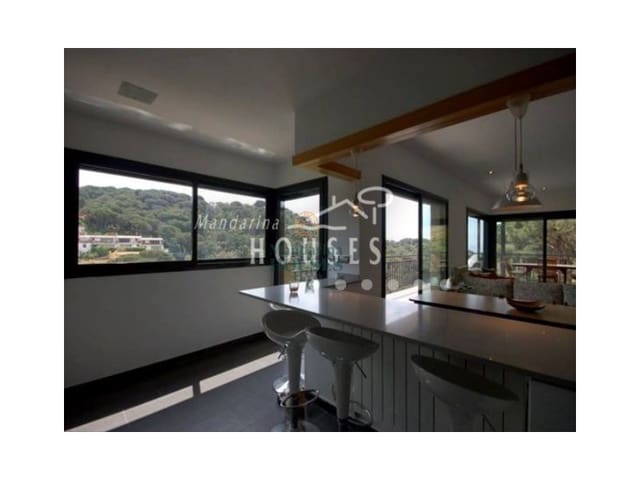 6 slaapkamer Villa te koop in Canyelles, Lloret de Mar met zwembad garage - € 795.000 (Ref: 7534148)