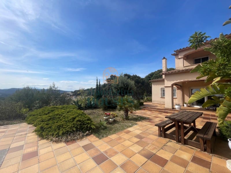 6 soveværelse Villa til salg i Lloret de Mar med swimmingpool garage - € 1.025.000 (Ref: 7543390)