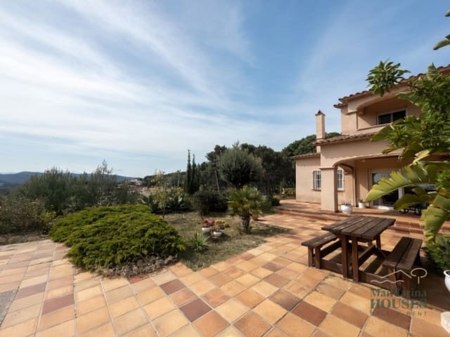 6 soveværelse Villa til salg i Roca Grossa, Lloret de Mar med swimmingpool garage - € 985.000 (Ref: 7543390)