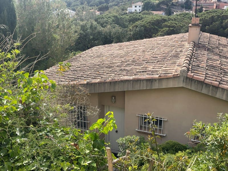 6 bedroom Villa for sale in Lloret de Mar with pool garage - € 995,000 (Ref: 7543390)