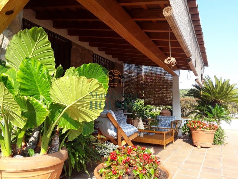 4 slaapkamer Villa te koop in Lloret de Mar met garage - € 950.000 (Ref: 7624475)