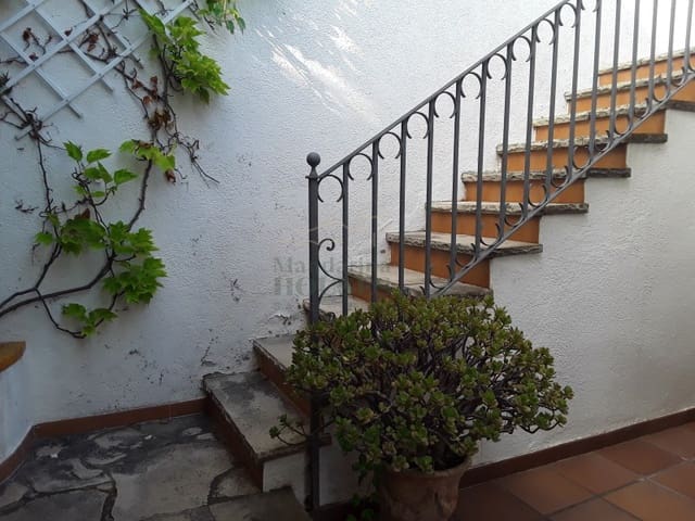 4 slaapkamer Villa te koop in Canyelles, Lloret de Mar met garage - € 950.000 (Ref: 7624475)