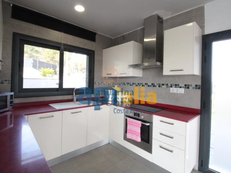 3 quarto Moradia para venda em Lloret de Mar com piscina - 559 000 € (Ref: 7729294)