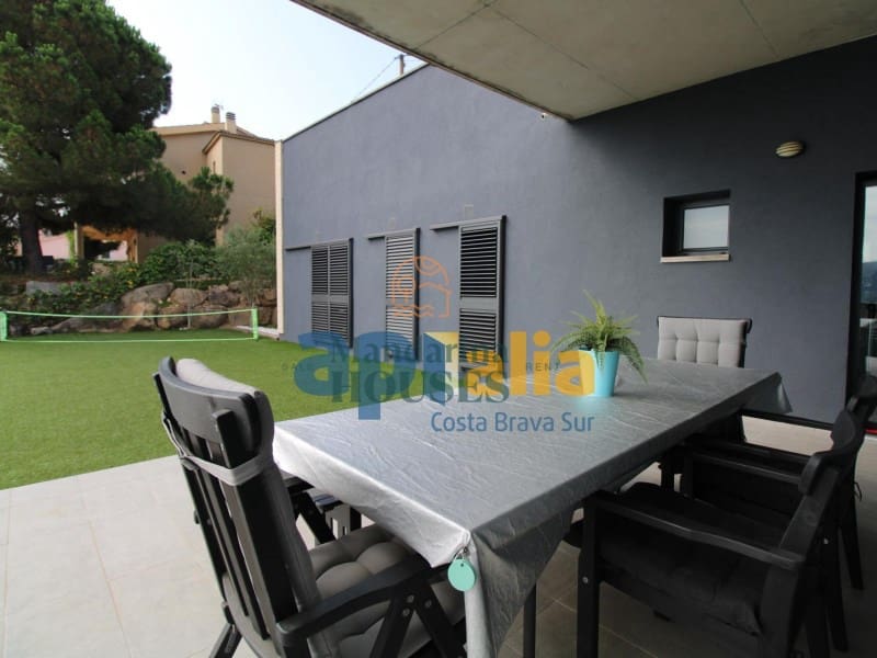 3 quarto Moradia para venda em Lloret de Mar com piscina - 559 000 € (Ref: 7729294)