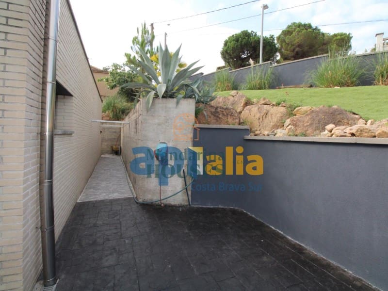 3 quarto Moradia para venda em Lloret de Mar com piscina - 559 000 € (Ref: 7729294)