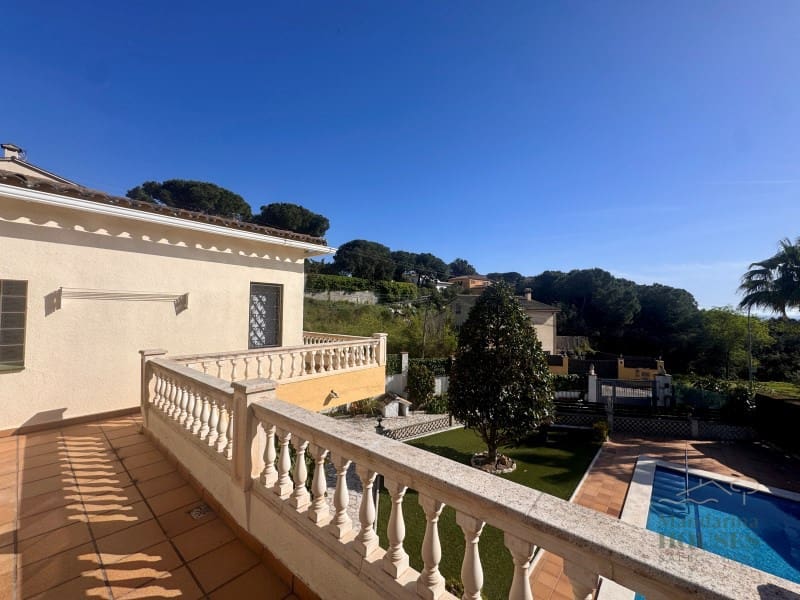 Chalet de 3 habitaciones en Lloret de Mar en venta con piscina garaje - 590.000 € (Ref: 7883968)