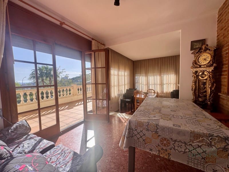 Chalet de 3 habitaciones en Lloret de Mar en venta con piscina garaje - 590.000 € (Ref: 7883968)