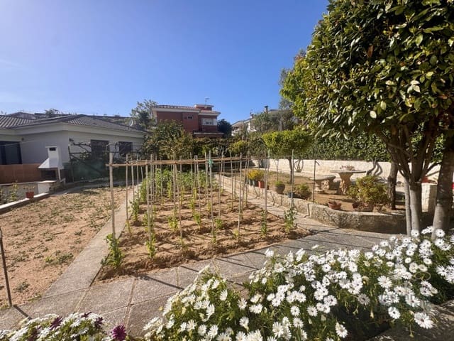 3 soverom Villa til salgs i Roca Grossa, Lloret de Mar med svømmebasseng garasje - € 590 000 (Ref: 7883968)