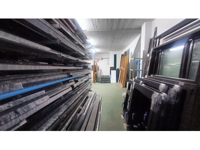 Erhverv til salg i Vidreres med garage - € 750.000 (Ref: 7927412)