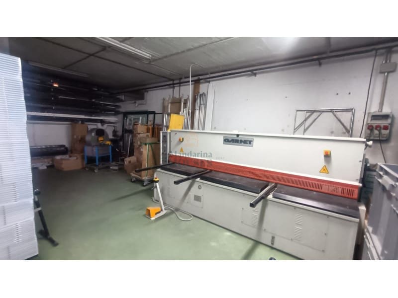 Erhverv til salg i Vidreres med garage - € 750.000 (Ref: 7927412)