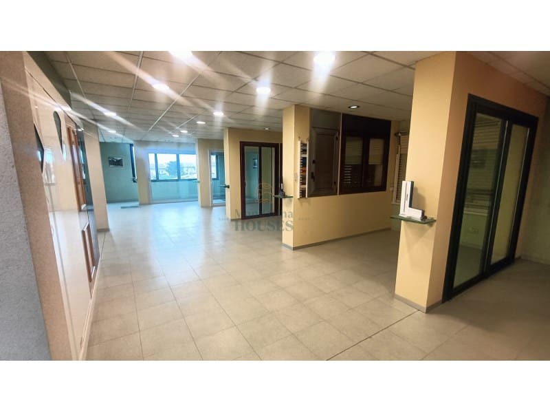 Erhverv til salg i Vidreres med garage - € 750.000 (Ref: 7927412)