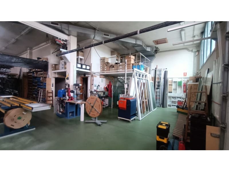 Erhverv til salg i Vidreres med garage - € 750.000 (Ref: 7927412)