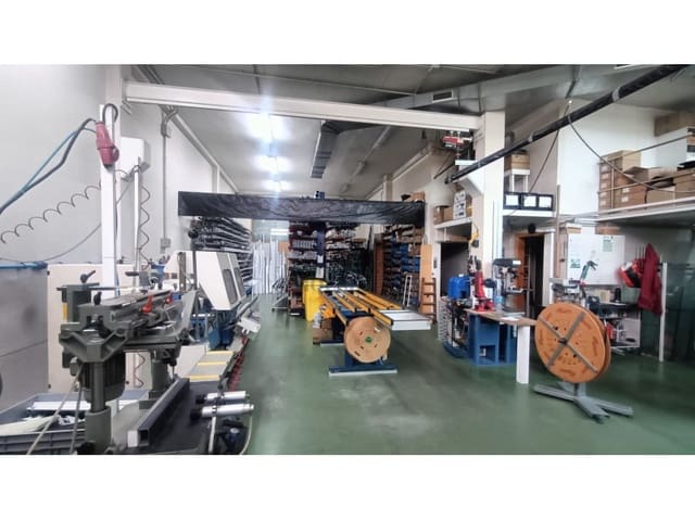 Komercyjne na sprzedaż w Vidreres z garażem - 750 000 € (Ref: 7927412)