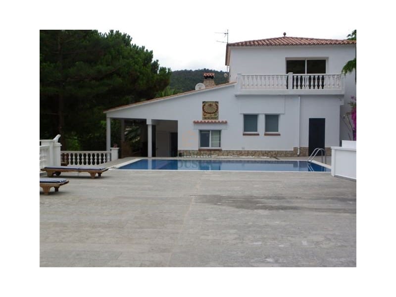 Moradia para venda em Lloret de Mar com piscina garagem - 562 000 € (Ref: 7959255)