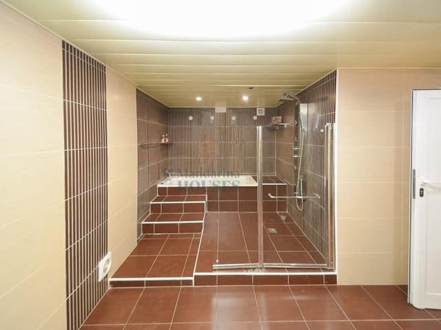 Moradia para venda em Canyelles, Lloret de Mar com piscina garagem - 562 000 € (Ref: 7959255)