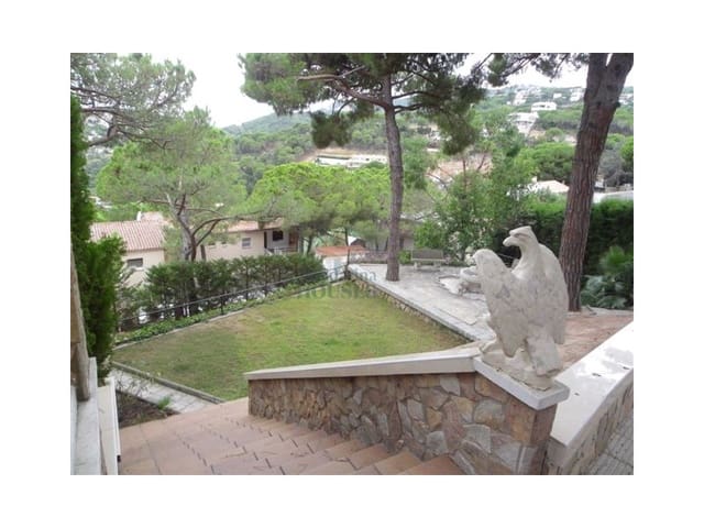 Moradia para venda em Canyelles, Lloret de Mar com piscina garagem - 562 000 € (Ref: 7959255)