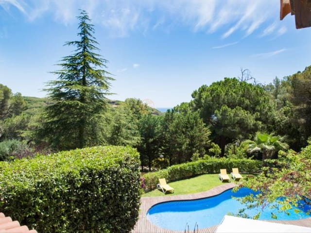 4 bedroom Villa for sale in Centre, Lloret de Mar with pool - € 1,200,000 (Ref: 8044953)