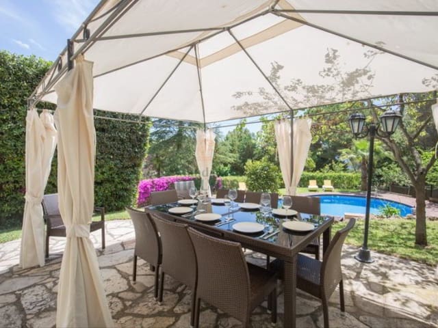 4 bedroom Villa for sale in Centre, Lloret de Mar with pool - € 1,200,000 (Ref: 8044953)