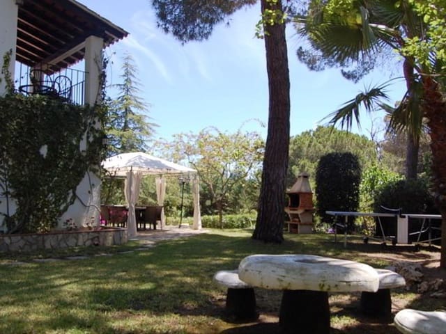 4 bedroom Villa for sale in Centre, Lloret de Mar with pool - € 1,200,000 (Ref: 8044953)