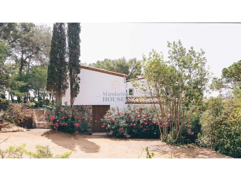 4 slaapkamer Villa voor vakantieverhuur in Blanes met zwembad garage - € 1.875 (Ref: 8044956)