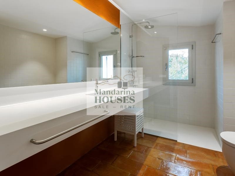 4 slaapkamer Villa voor vakantieverhuur in Blanes met zwembad garage - € 1.875 (Ref: 8044956)