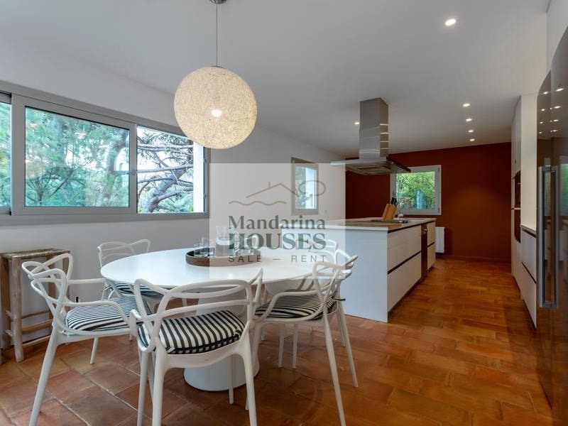 4 slaapkamer Villa voor vakantieverhuur in Blanes met zwembad garage - € 1.875 (Ref: 8044956)