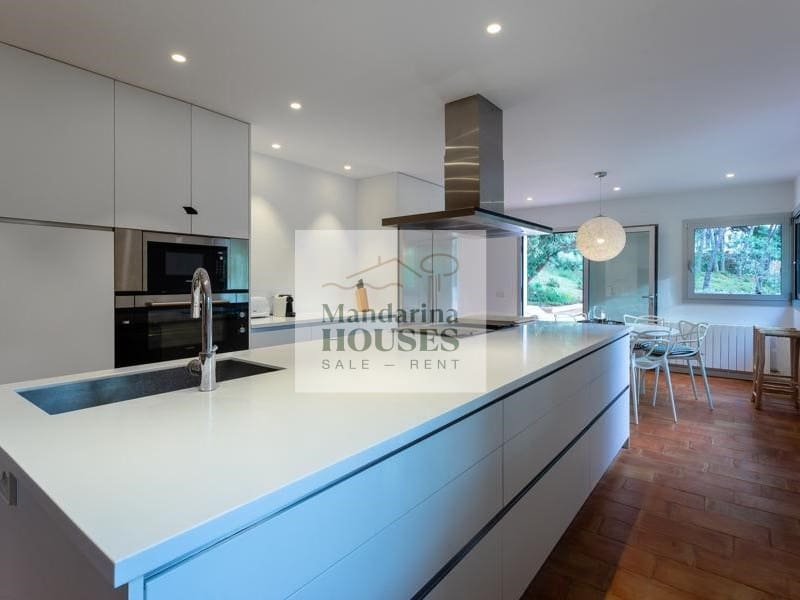 4 slaapkamer Villa voor vakantieverhuur in Blanes met zwembad garage - € 1.875 (Ref: 8044956)