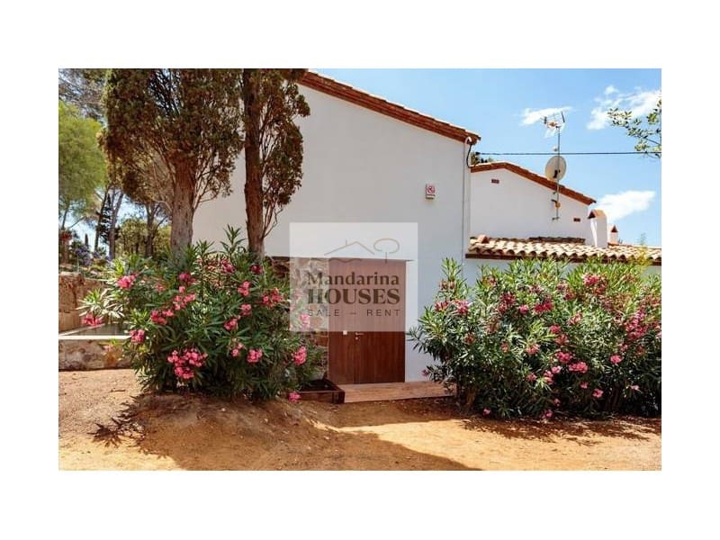 4 slaapkamer Villa voor vakantieverhuur in Blanes met zwembad garage - € 1.875 (Ref: 8044956)