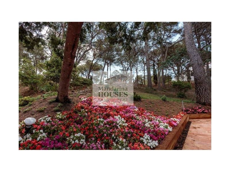 4 slaapkamer Villa voor vakantieverhuur in Blanes met zwembad garage - € 1.875 (Ref: 8044956)