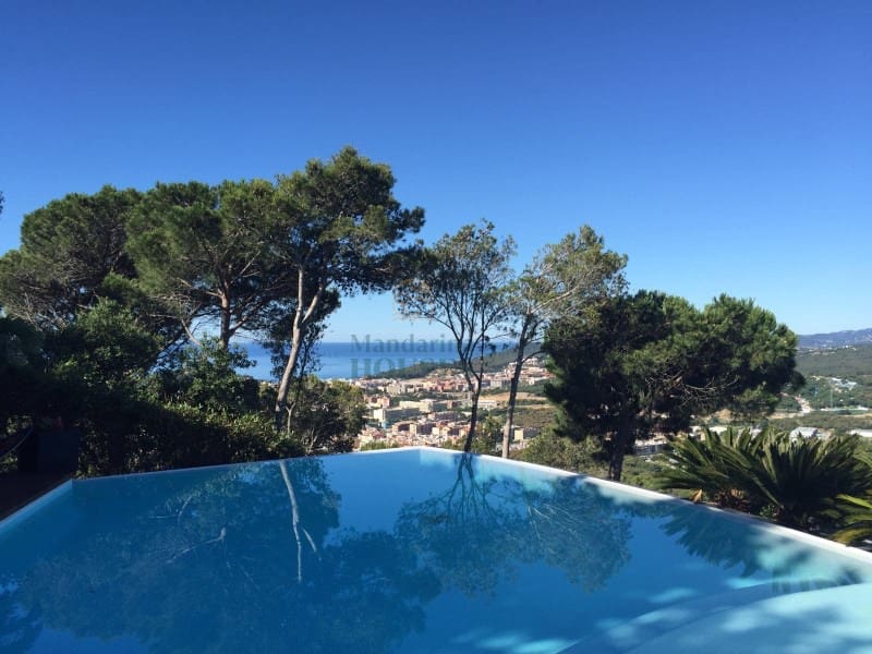 6 bedroom Villa for sale in Lloret de Mar with pool garage - € 1,990,000 (Ref: 8113399)
