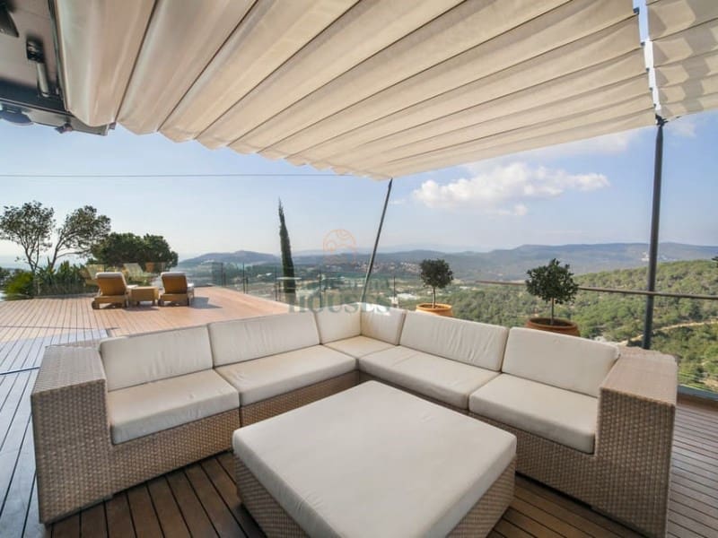 6 bedroom Villa for sale in Lloret de Mar with pool garage - € 1,990,000 (Ref: 8113399)