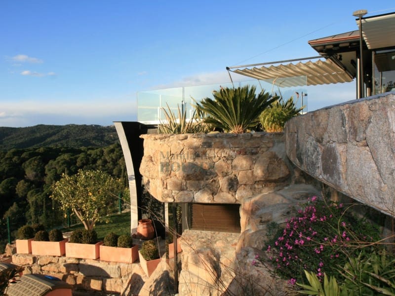 6 bedroom Villa for sale in Lloret de Mar with pool garage - € 1,990,000 (Ref: 8113399)