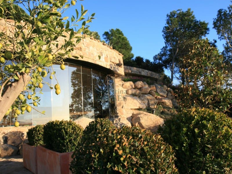 6 bedroom Villa for sale in Lloret de Mar with pool garage - € 1,990,000 (Ref: 8113399)