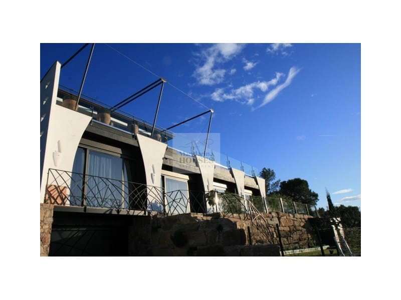 6 bedroom Villa for sale in Lloret de Mar with pool garage - € 1,990,000 (Ref: 8113399)