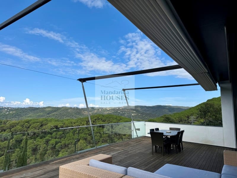 6 bedroom Villa for sale in Lloret de Mar with pool garage - € 1,990,000 (Ref: 8113399)