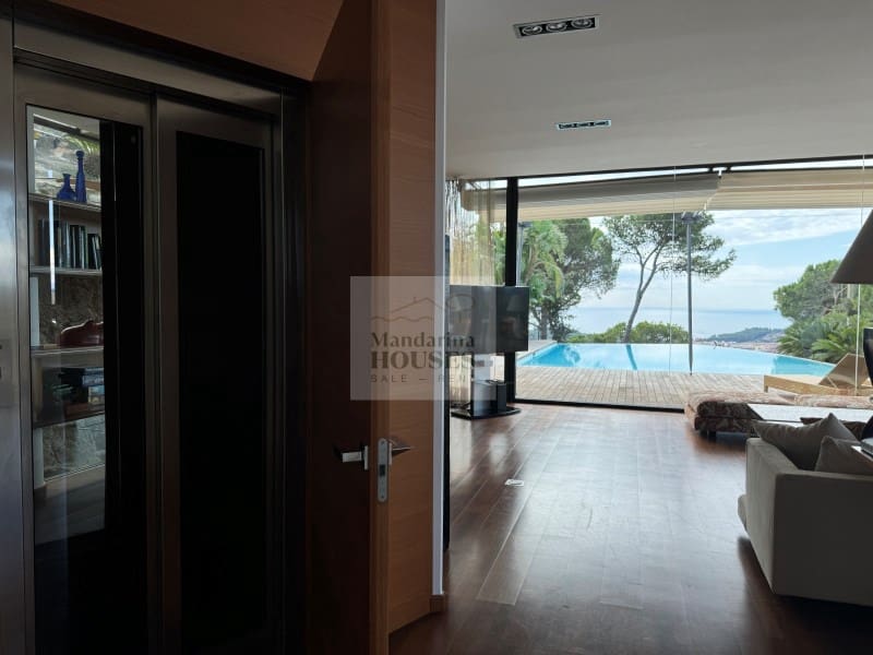 6 bedroom Villa for sale in Lloret de Mar with pool garage - € 1,990,000 (Ref: 8113399)