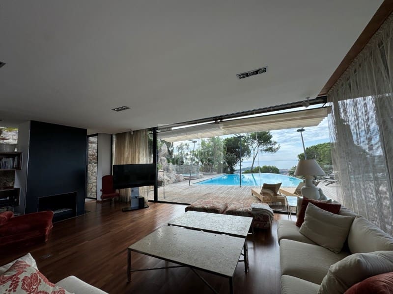 6 bedroom Villa for sale in Lloret de Mar with pool garage - € 1,990,000 (Ref: 8113399)