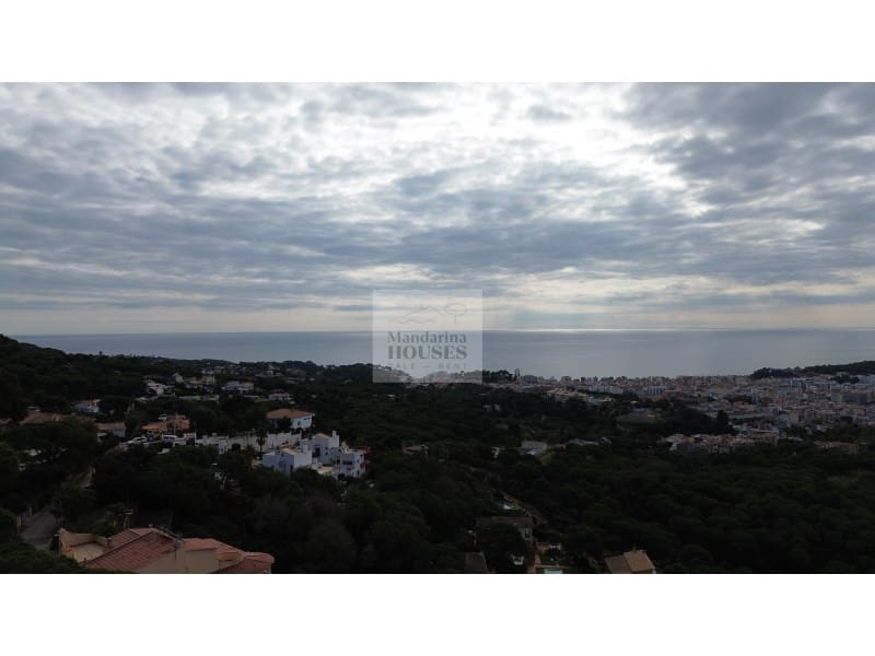 6 bedroom Villa for sale in Lloret de Mar with pool garage - € 1,990,000 (Ref: 8113399)