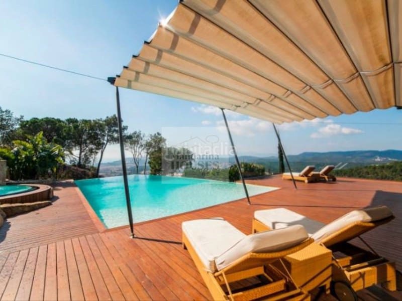 6 bedroom Villa for sale in Lloret de Mar with pool garage - € 1,990,000 (Ref: 8113399)