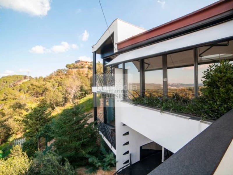 6 bedroom Villa for sale in Lloret de Mar with pool garage - € 1,990,000 (Ref: 8113399)