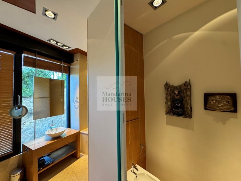 6 bedroom Villa for sale in Lloret de Mar with pool garage - € 1,990,000 (Ref: 8113399)