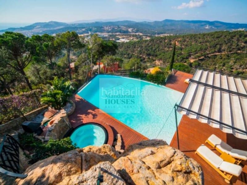 6 bedroom Villa for sale in Lloret de Mar with pool garage - € 1,990,000 (Ref: 8113399)