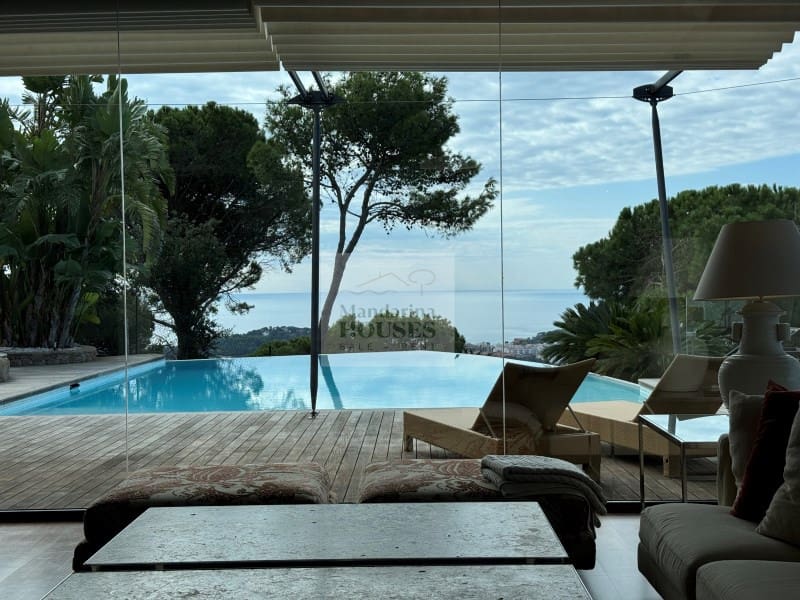 6 bedroom Villa for sale in Lloret de Mar with pool garage - € 1,990,000 (Ref: 8113399)