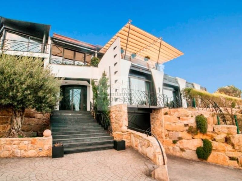 6 bedroom Villa for sale in Lloret de Mar with pool garage - € 1,990,000 (Ref: 8113399)